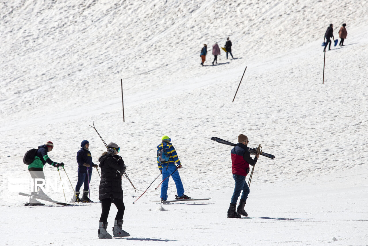 تور سپیدان و برف بازی